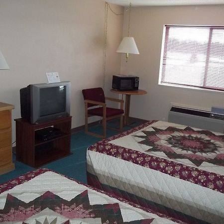 Chicaugon Lake Inn Gaastra Экстерьер фото
