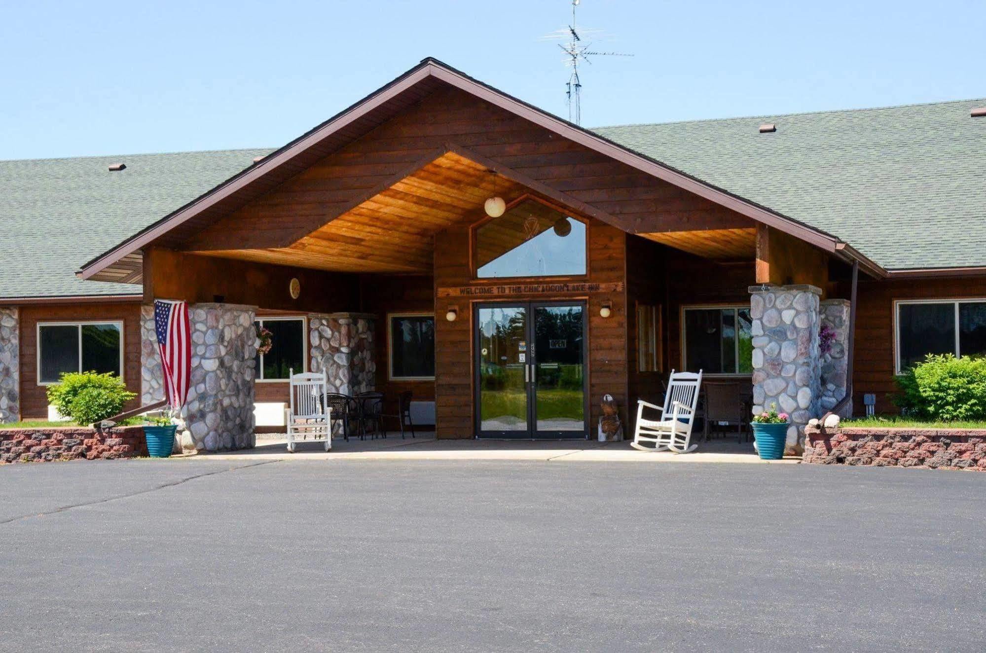 Chicaugon Lake Inn Gaastra Экстерьер фото