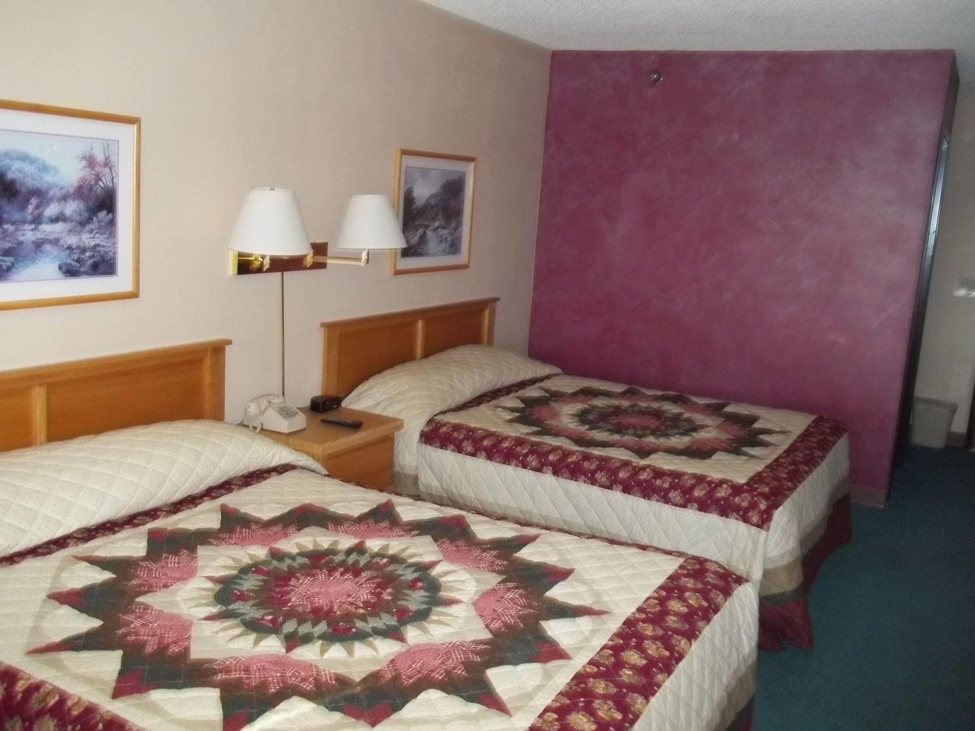 Chicaugon Lake Inn Gaastra Экстерьер фото